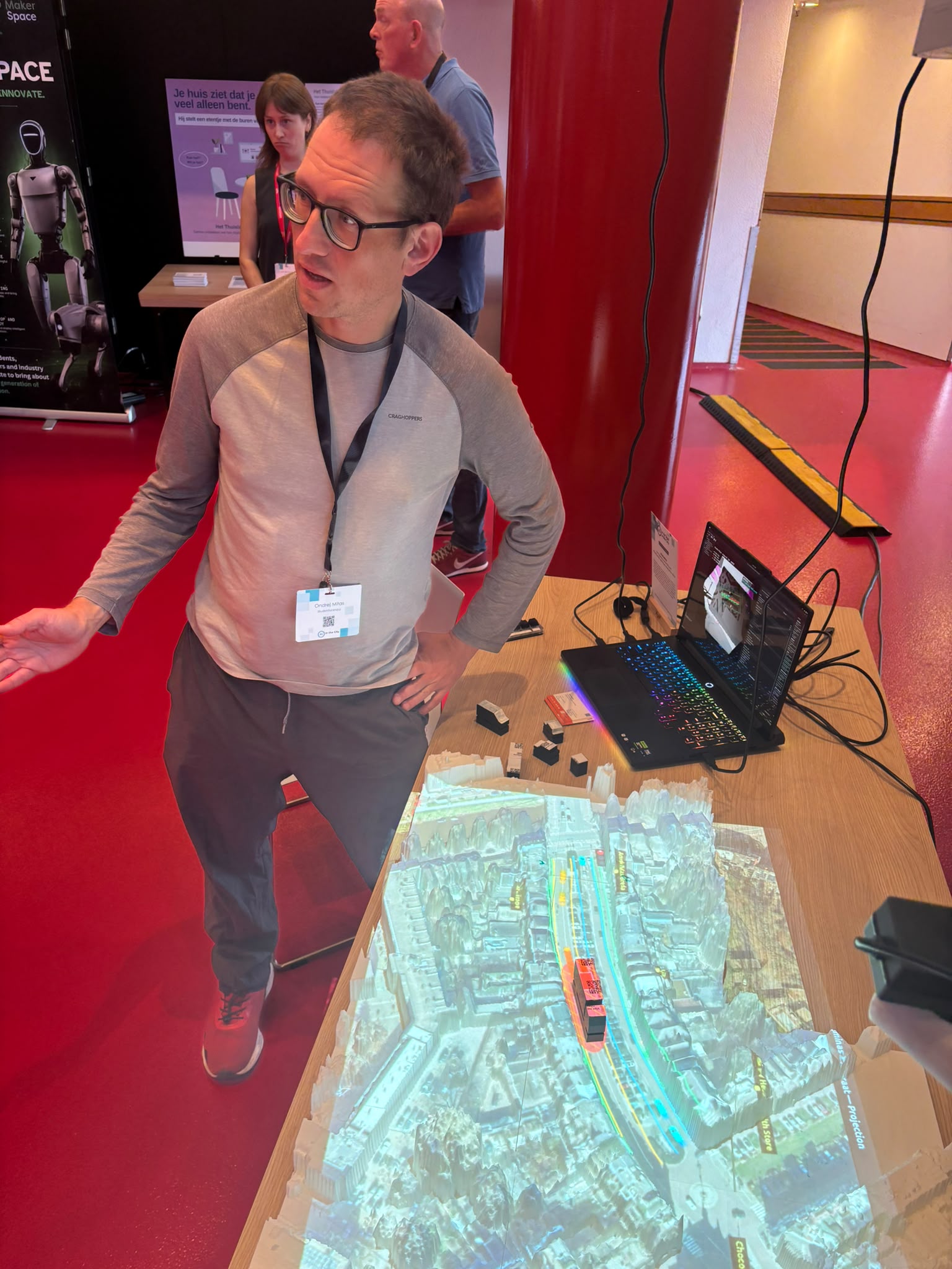 Live traffic simulation projected onto a 3D-printed model of the Wilhelminastraat in Breda
