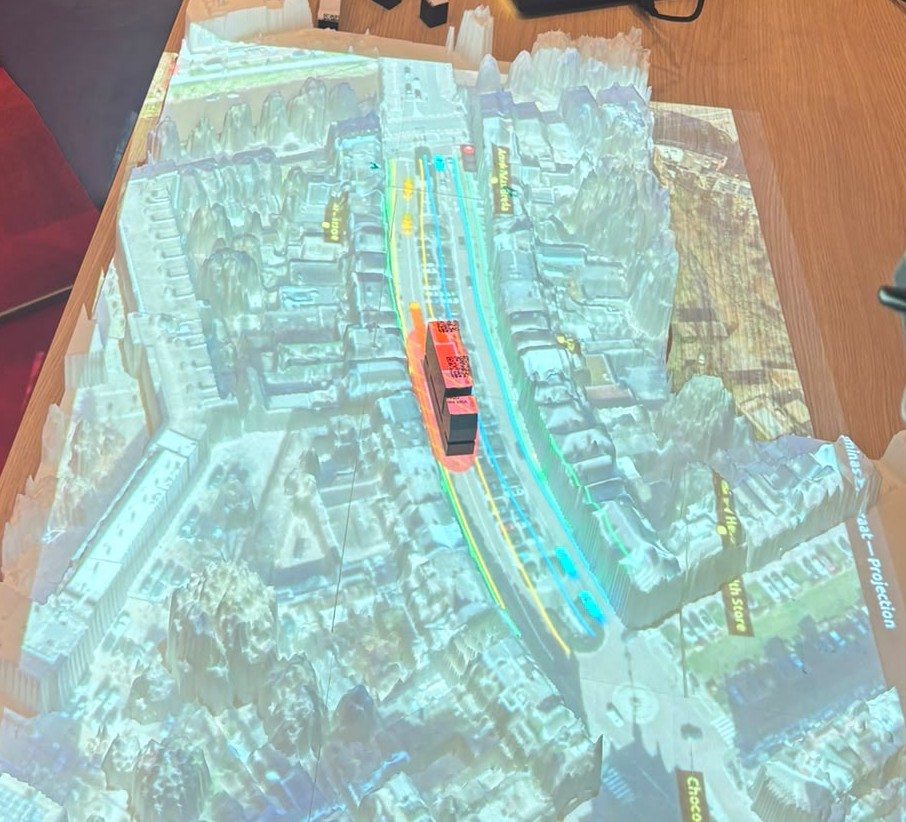 Close-up of the live traffic simulation projected onto the 3D-printed model of the Wilhelminastraat in Breda